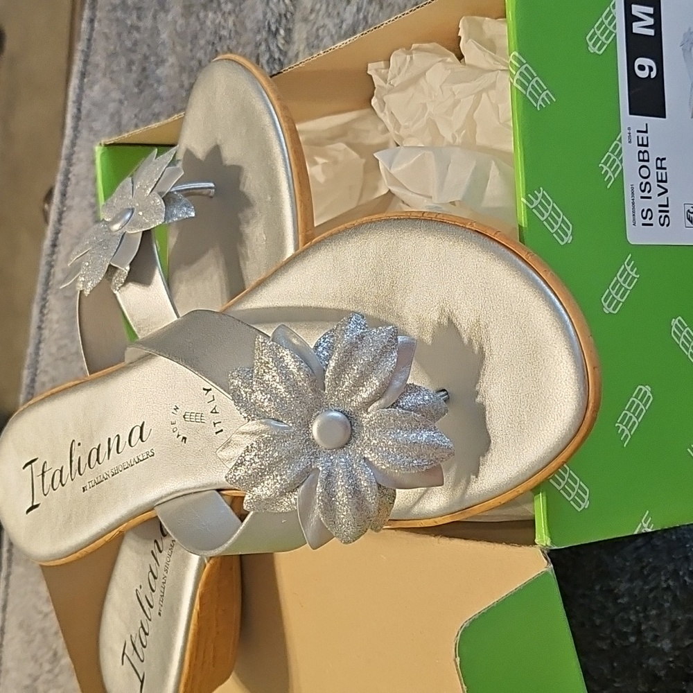 Women's size 9 Silver wedge sandals / flip flops